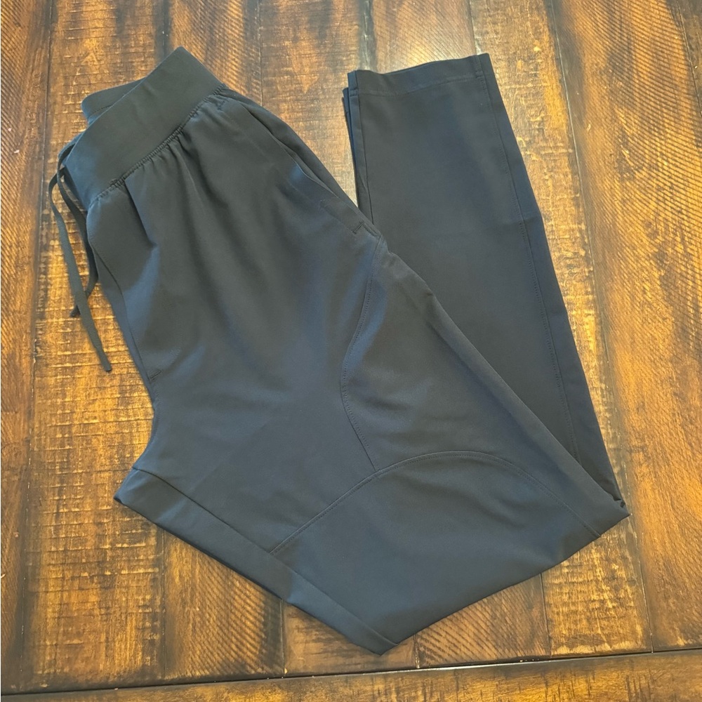 Men’s Under Armour Black Athletic Pants in Small